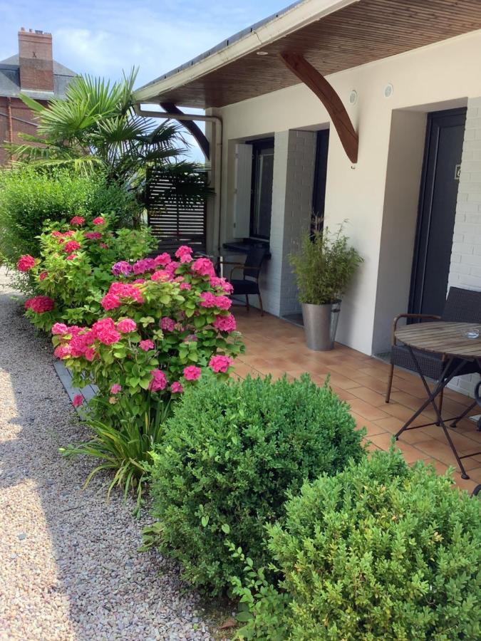 Hotel Monet La Rivière-Saint-Sauveur Εξωτερικό φωτογραφία